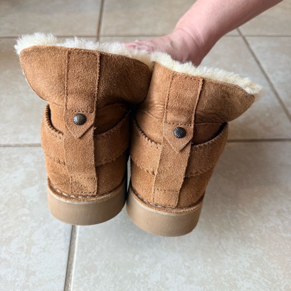 UGG McKay Classic Ankle Chelsea Bootie size 10.5 Suede Shearling Soft Cozy Comfy - Picture 6 of 12